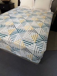 6M0081 GEO QUEEN COVERLET