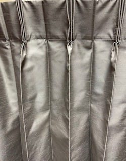 6M7001 LUX DRAPE 76X56